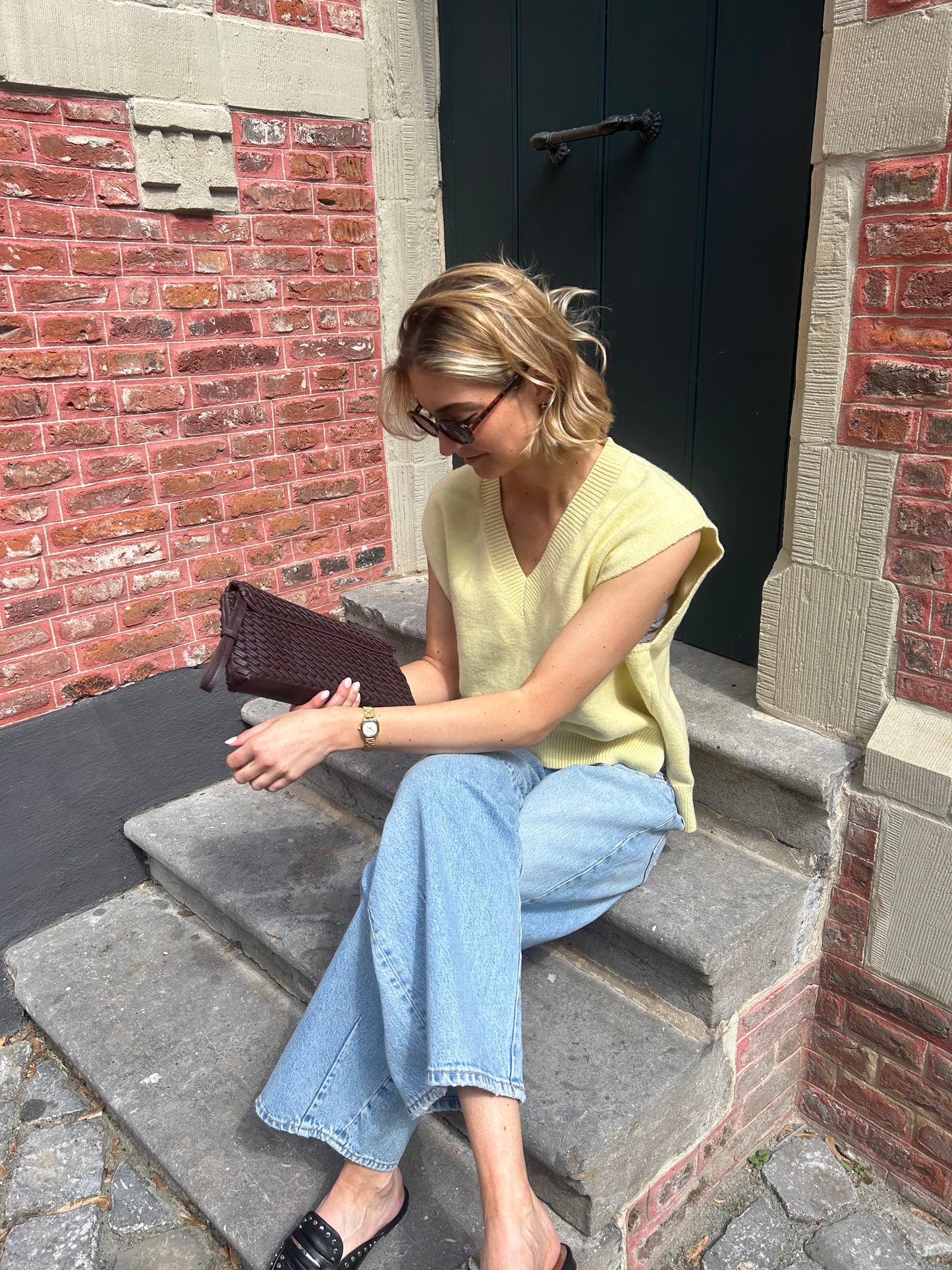 Short-sleeved knit sweater