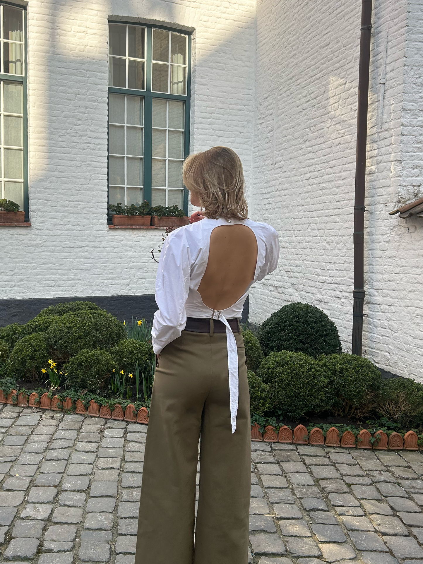 Lou open back top in white